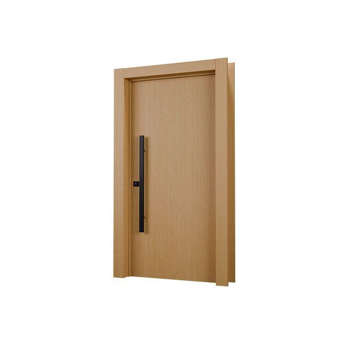 Porta pivotante com acabamento Freijó com puxador preto vertical