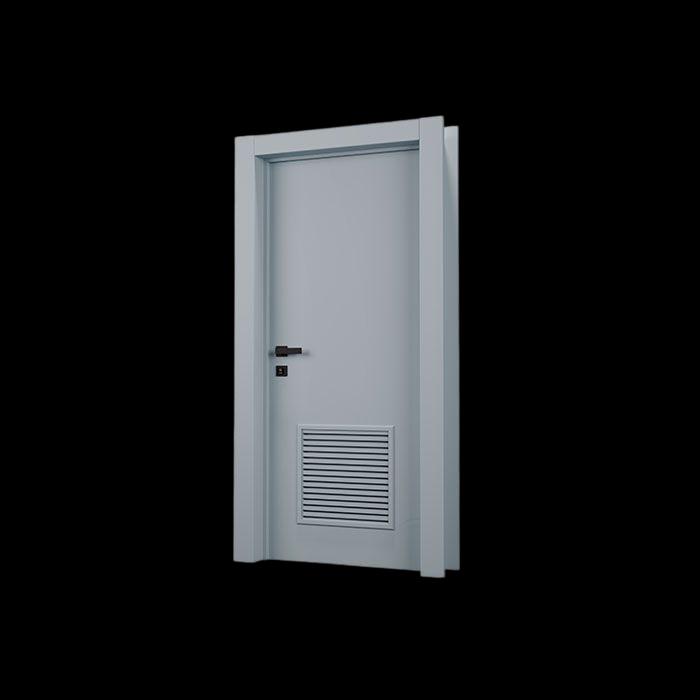 Porta cinza com veneziana de madeira na parte inferior, com maçaneta preta. 